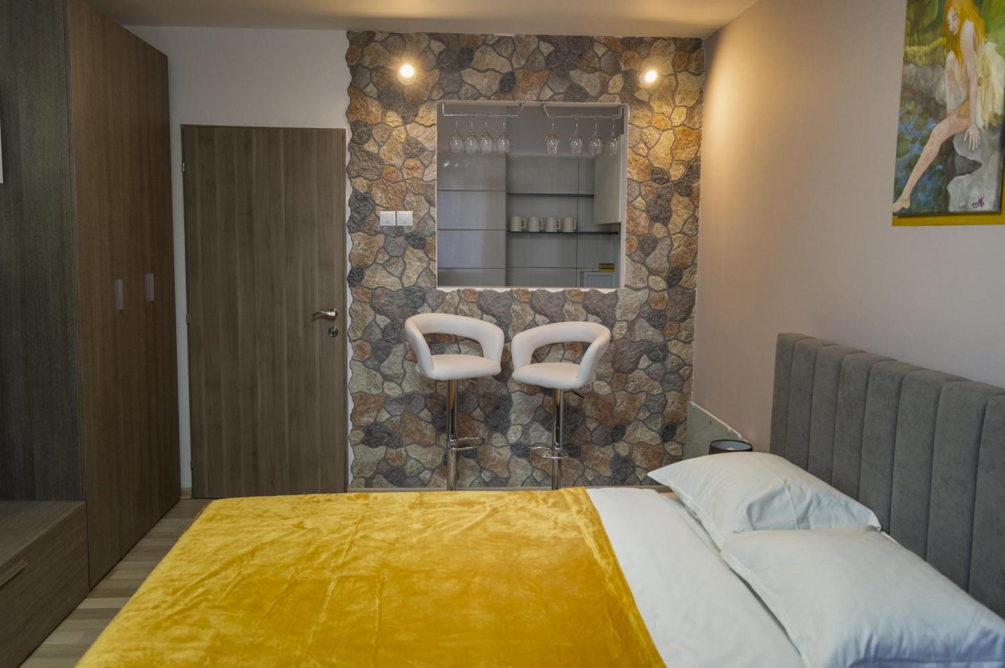 Casa Rusu -Victoria-Self Check In-24H Daire Reșița Dış mekan fotoğraf